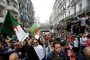 الجزائريون يتظاهرون ويلوحون بالعصيان المدني
