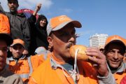 البيضاء.. عمال النظافة يدخلون في إضراب قبيل العيد والسلطات تدخل على الخط