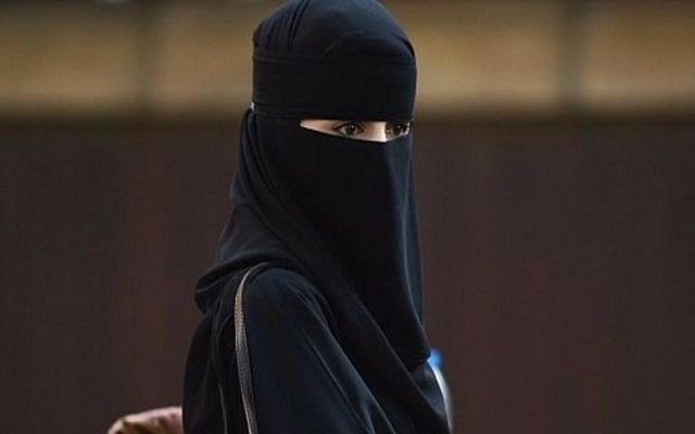 ضجة كبيرة في السعودية بعد تحرش شاب جنسيًا بفتاة مُنقبة