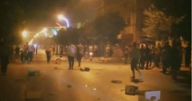 الجزائر.. أعمال شغب وتخريب عقب وفاة شخصين برصاص الشرطة