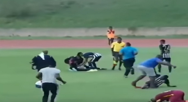 فيديو.. البرق يصعق لاعبيّن أثناء مباراة لكرة القدم