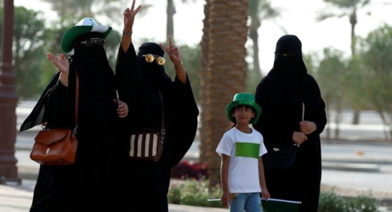 السعودية تفتح أبوابها أمام الأجانب والعباءة غير إجبارية!