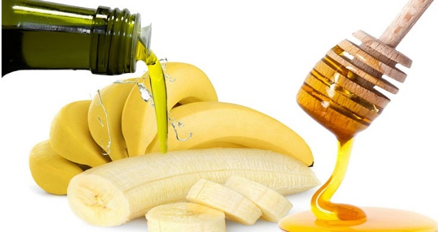 الموز وزيت الزيتون.. وصفات طبيعية لترطيب الشعر