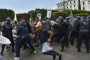 السلطات الجزائرية تفرّق مسيرة طلابية وتوقف عشرات المتظاهرين