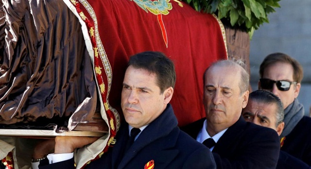 إسبانيا تطوي صفحة من تاريخها بنقل رفات الدكتاتور فرانكو