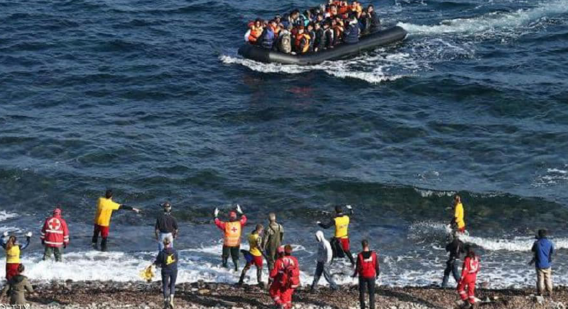 ''مهاجرون'' يفاجئون المصطافين بشاطئ إسباني! (فيديو)