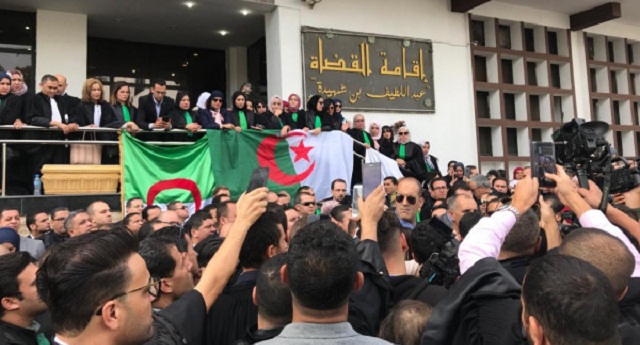 الجزائر.. القضاة يهددون بالعودة للإضراب
