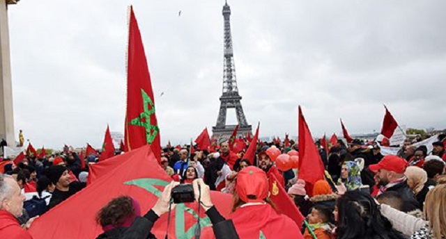 باريس.. مغاربة أوروبا ينددون بإهانة العلم الوطني