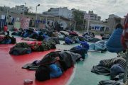 بينهم مغاربة.. مهاجرون يتسكعون في شوارع ليبيا بسبب الحرب
