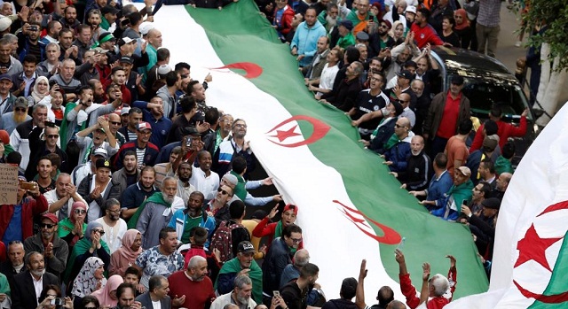 الجزائر.. احتجاجات واعتقالات في ليلة ذكرى الثورة