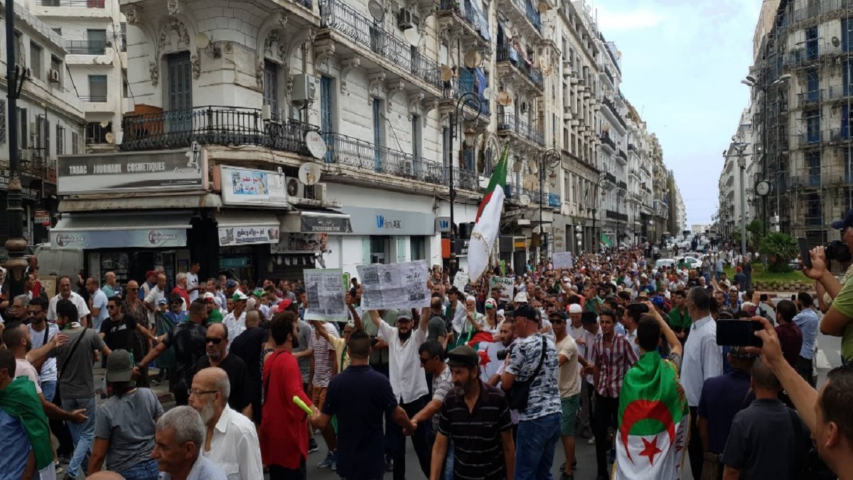 أحزاب سياسية تندد بالاعتقالات والقمع بالجزائر