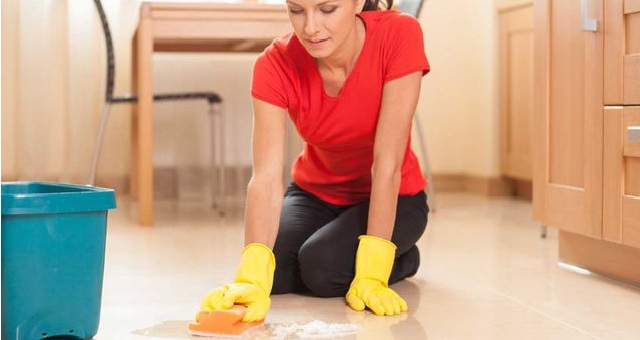 نصائح وحيل لتنظيف أرضية المطبخ
