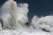 نشرة خاصة: أمواج خطيرة على السواحل الأطلسية ابتداء من الإثنين