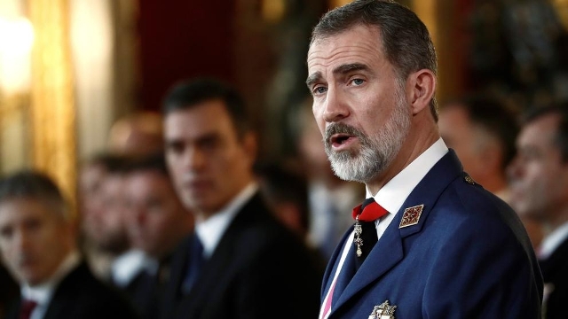 ملك إسبانيا يشيد بدفاع الجيش عن الدستور ونقاش البرلمان مؤشر على ولاية صعبة
