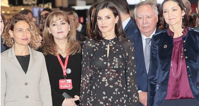 ملكة إسبانيا تزور رواق المغرب بمعرض 