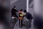 طفل صيني يوزع الكمامات على المتسولين (فيديو)