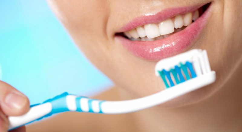 تنظيف الأسنان ثلاث مرات في اليوم يحمي من الإصابة بـ 
