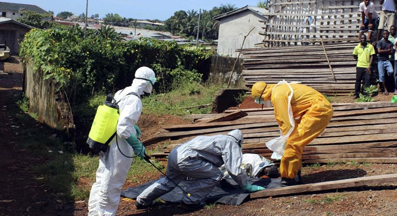 دراسة: فيروس إيبولا يتخفّى لدى الناجين منه ثمّ يظهر مجدّدا بعد 5 سنوات!