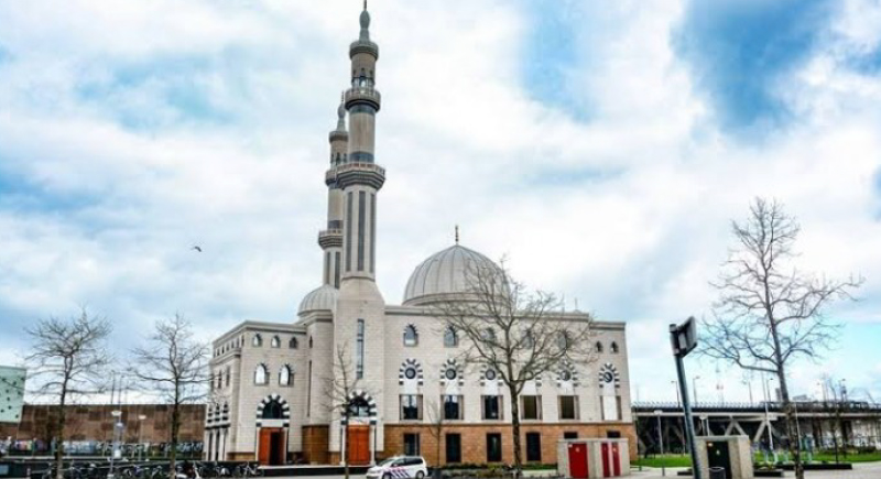 هولندا: عشرات المساجد ترفع أذان الجمعة