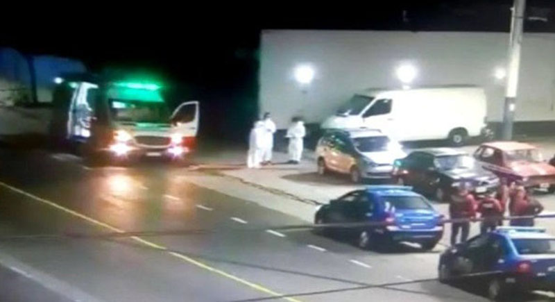 مصاب بكورونا يهرب من سيارة الإسعاف... والشرطة توقفه بعد مطاردة مثيرة (فيديو)