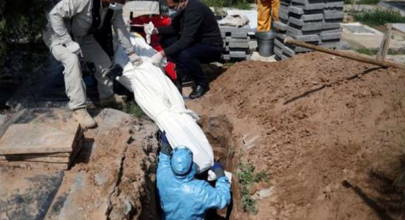 ماتوا بالتسمم بدلا من كورونا.. وفاة 300 شخص في إيران تناولوا مادة سامة