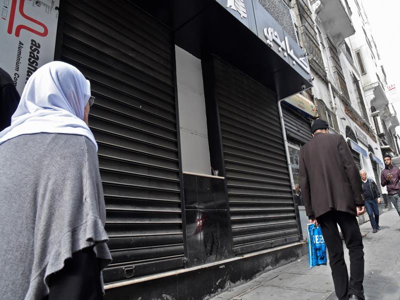 الجزائر تغلق المحلات مجددا بعد تزايد انتشار ''كورونا''