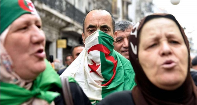 تراخي الجزائر في مسألة الهجرة وتزايد قمع المعارضين يضعها في قفص الاتهام