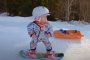 طفل عمره عام يتزلج على الثلوج باحتراف (فيديو)