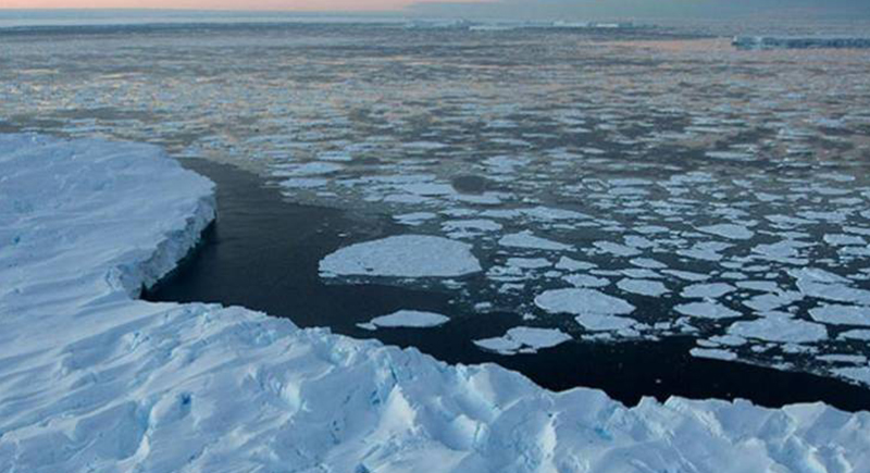 القطب الشمالي يحترق.. ارتفاع درجات الحرارة يهدد كوكب الأرض