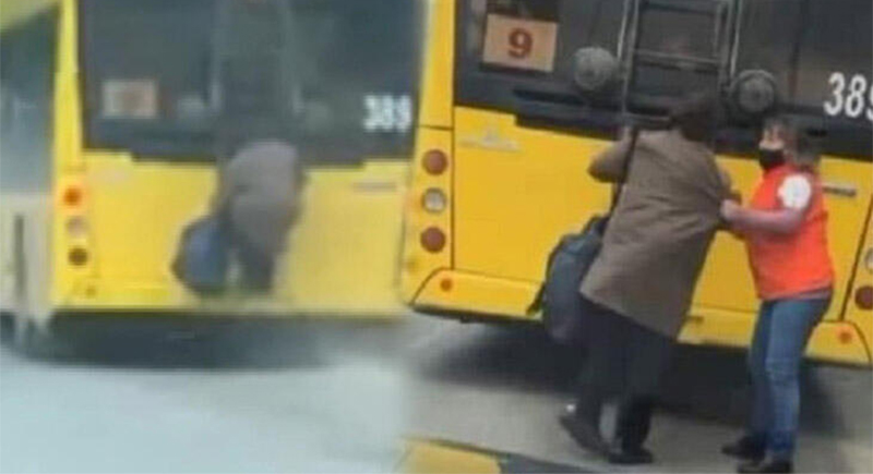 مسنة أوكرانية تتعلق بسلم الحافلة الخارجي بسبب قيود الحجر الصحي (فيديو)