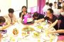 الصين تفتتح أول مطعم يعمل بالروبوتات في استقبال وتحضير وتقديم الوجبات للزبائن (فيديو)