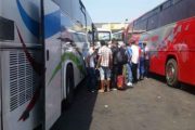 مهنيو نقل المسافرين يواصلون الاحتجاج رغم ''المنع''