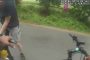 مطاردة مثيرة.. شرطي يستعير دراجة هوائية لملاحقة مشتبه به (فيديو)