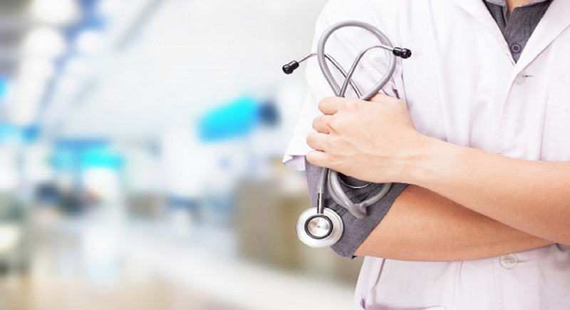 السعودية توقف طبيبا بعد تصويره مناطق حساسة للمرضى
