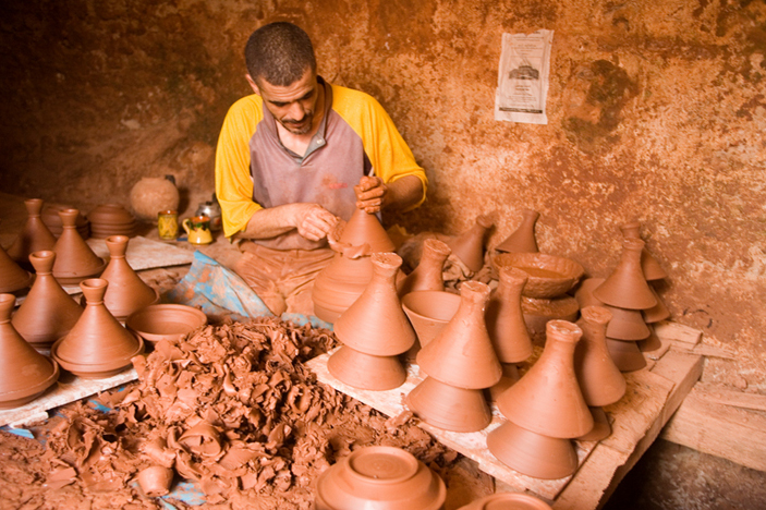 المغرب يشارك بلشبونة لعرض قدرات الصناع التقليديين وتصدير المنتجات 