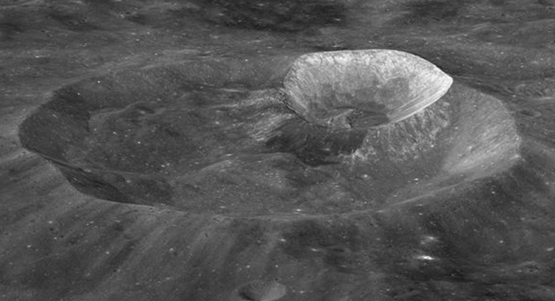 لأول مرة.. ''ناسا'' تعلن اكتشاف ماء على السطح المضيء للقمر