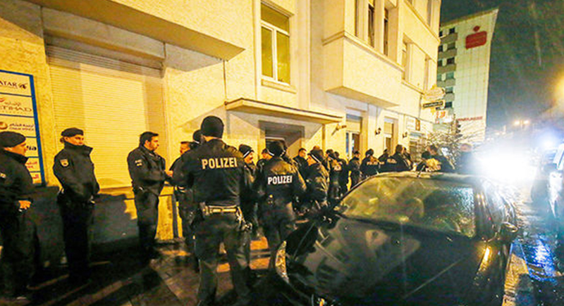 150 شرطيا ألمانيا يقتحمون أقدم مساجد برلين