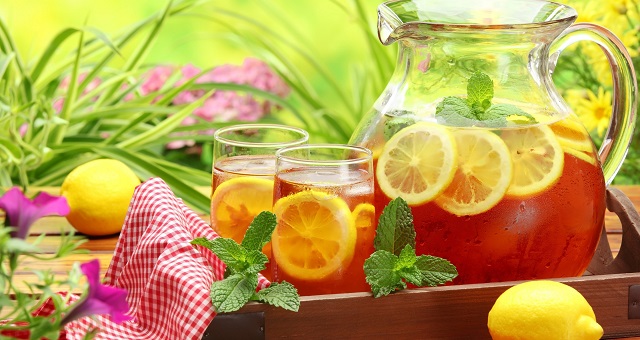 طريقة تحضير الشاي المثلج بنكهة الليمون والنعناع