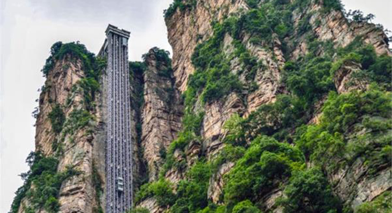 الصين تعيد تشغيل أعلى مصعد بالعالم بعد انخفاض إصابات كورونا (فيديو)