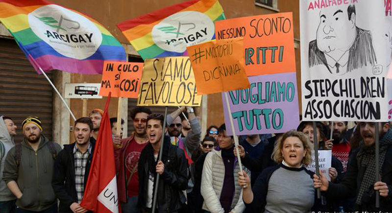 إيطاليا: اعتباراً من اليوم لن يطرد أي مهاجر يعلن أنه مثلي الجنس