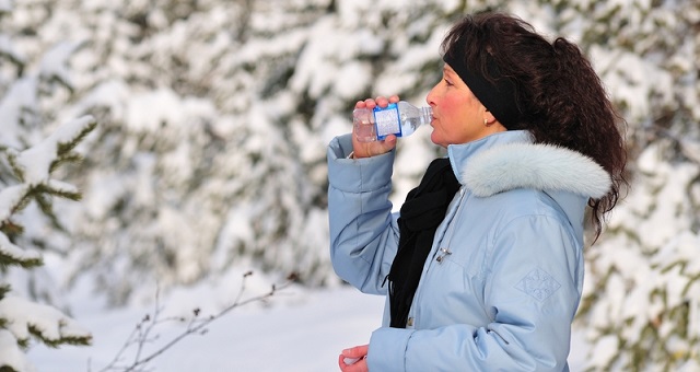 أهمية الإكثار من شرب الماء في فصل الشتاء