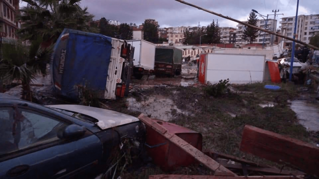 الجزائر.. الفيضانات تجرف عشرات المركبات وتخلف خسائر فادحة
