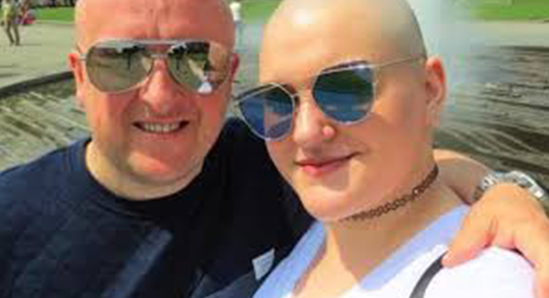 عروس ادعت إصابتها بالسرطان وحلقت شعرها لتجمع تبرعات لتغطية تكاليف حفل زفافها