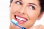 أسباب إصفرار الأسنان وطرق تبييضها طبيعيا
