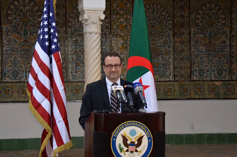 من الجزائر.. مسؤول أمريكي رفيع يدعم الحكم الذاتي في الصحراء المغربية