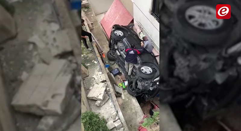 انتشال أطفال أحياء بعد سقوط سيارة وتحطمها (فيديو)