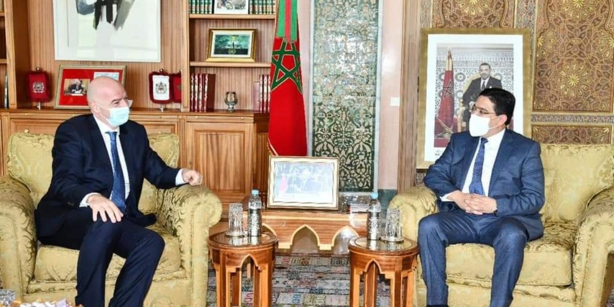 بعد رفضه دعوة الجزائر.. رئيس الفيفا يحل بالمغرب ويجتمع ببوريطة ولقجع