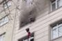أم تنجو بأطفالها من حريق: رمتهم من نافذة بالطابق الثالث (فيديو)
