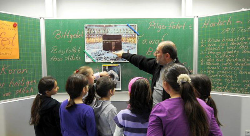 ولاية بافاريا الألمانية تقرّر إدراج مادة التعريف بالإسلام في 350 مدرسة