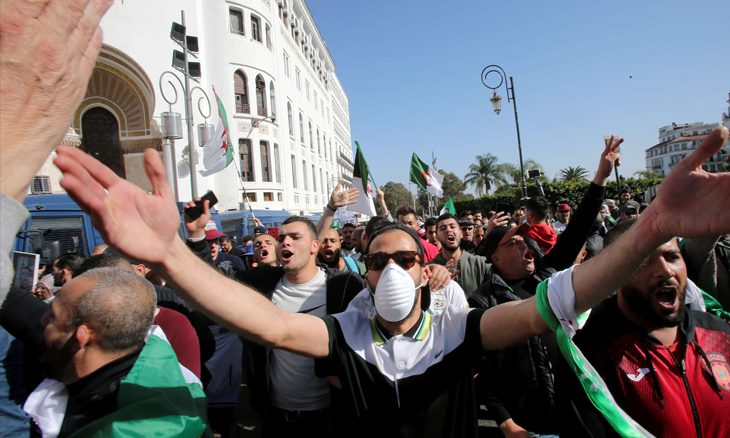 أبواق عسكر الجزائر تغض الطرف عن مواجهات الأمن ومطالبين بالكرامة